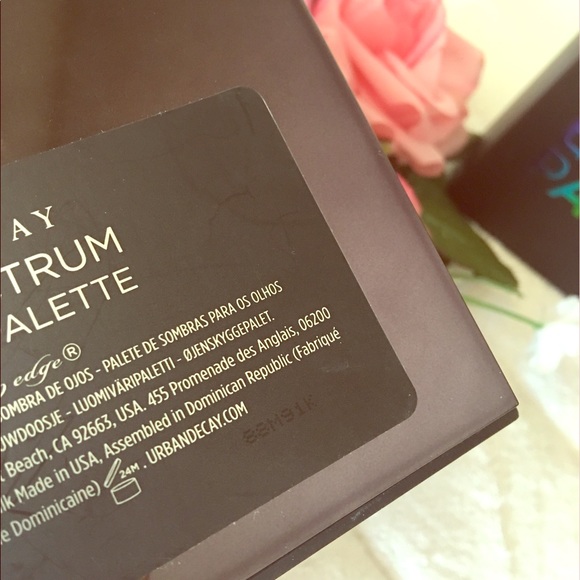 Urban Decay Spectrum Eyeshadow Palette - Picture 3 of 4