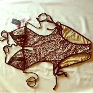 Guess 1 pc Cut Out Swimsuit NWT