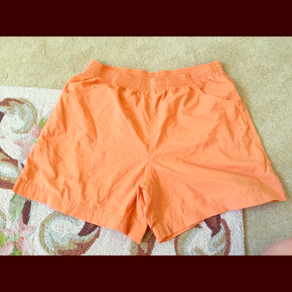 Women's Columbia fishing shorts small