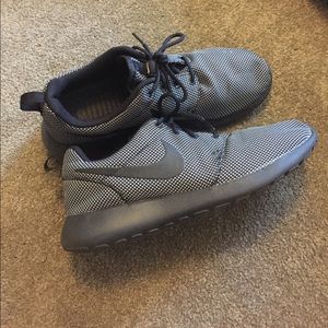 women's roshe nike shoes