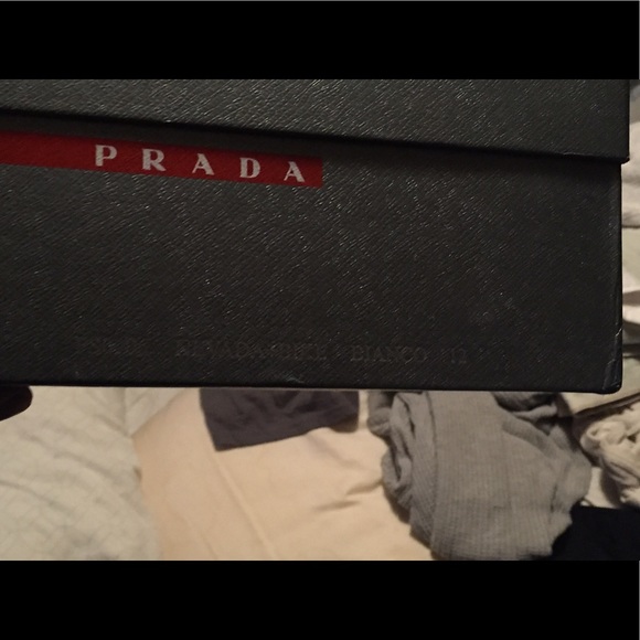 Prada - Picture 2 of 3