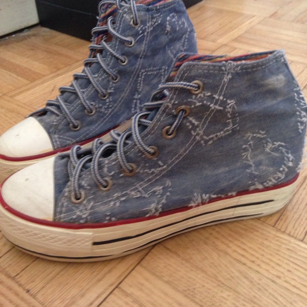 Platform canvas sneakers