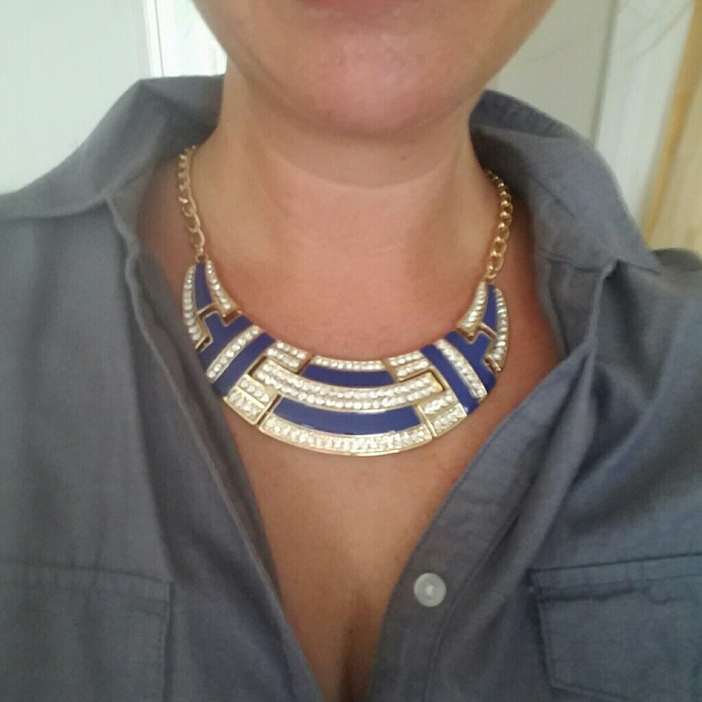 CRYSTAL AND LAQUER STATEMENT NECKLACE