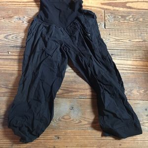 Black maternity capris