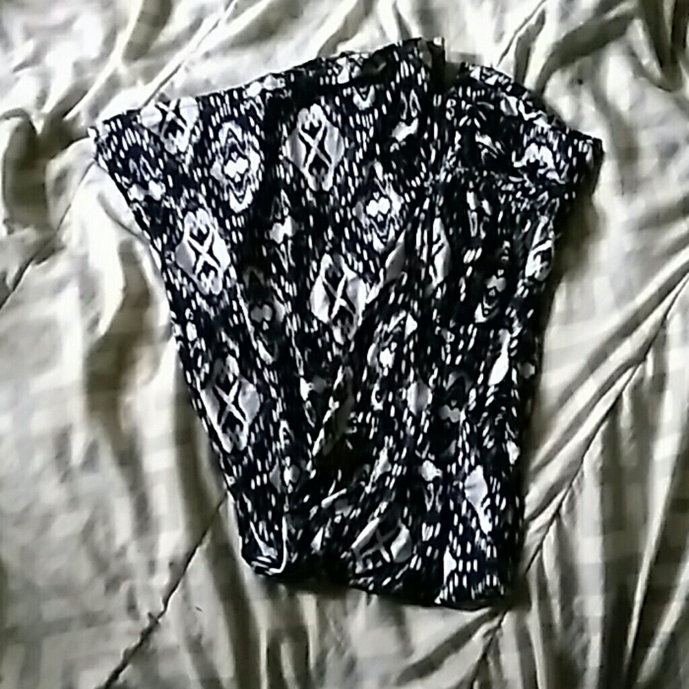 Black and white yoga pants