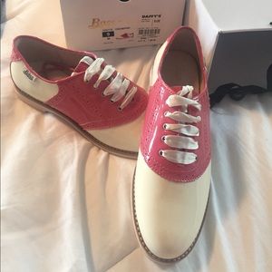 Women's size 9 pink/cream patent leather shoes