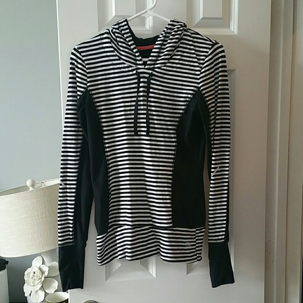 MPG workout pullover