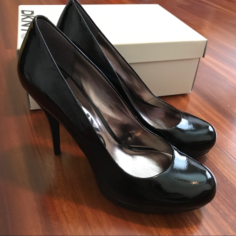 New DKNYC black pumps