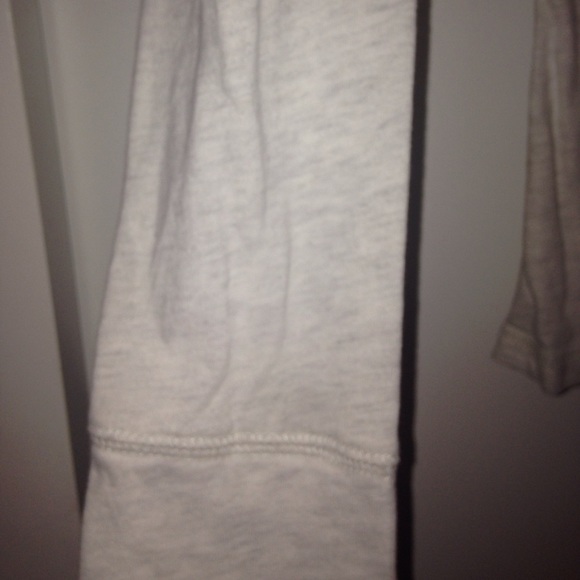 Holister Tee - Picture 3 of 4