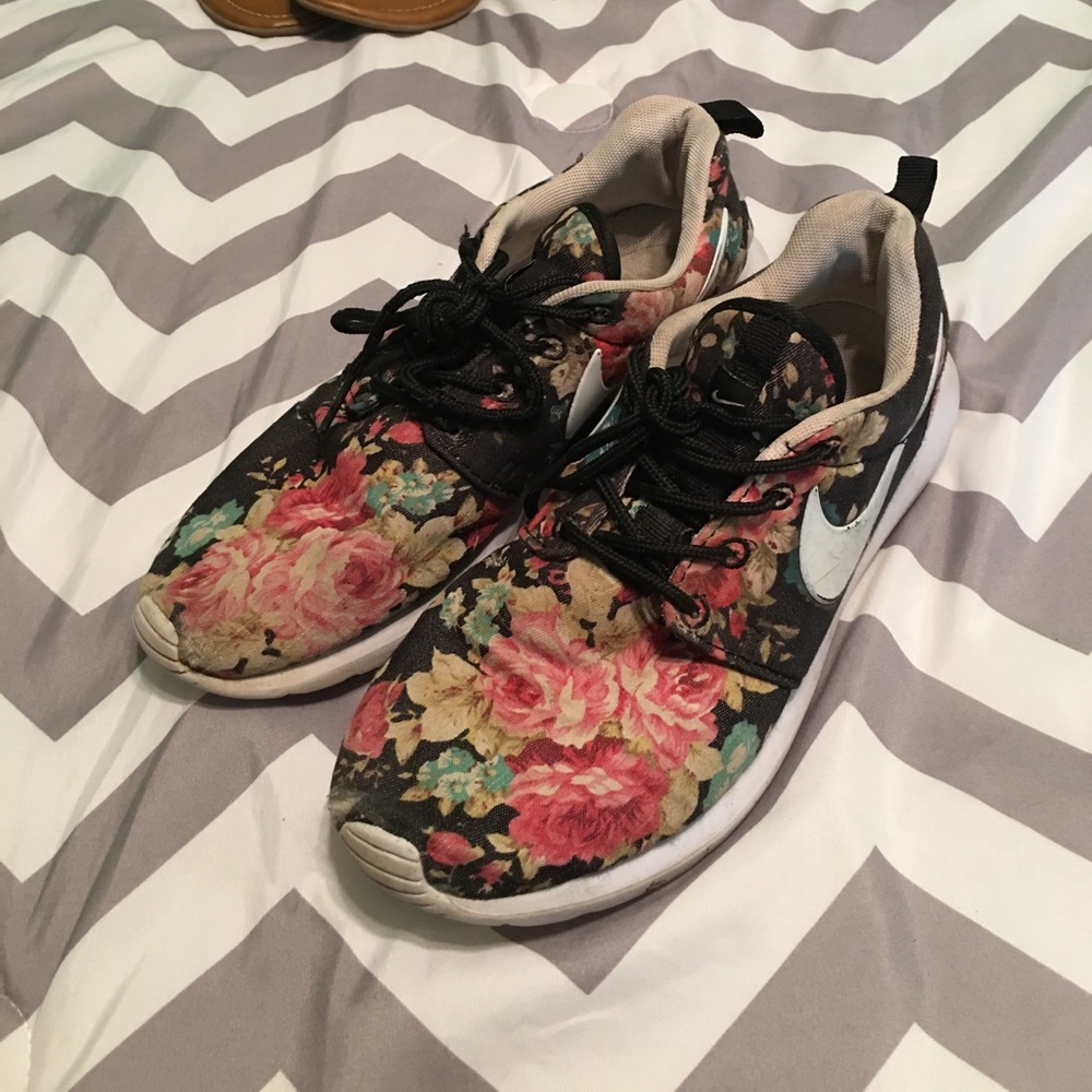 Floral Nike Roshe