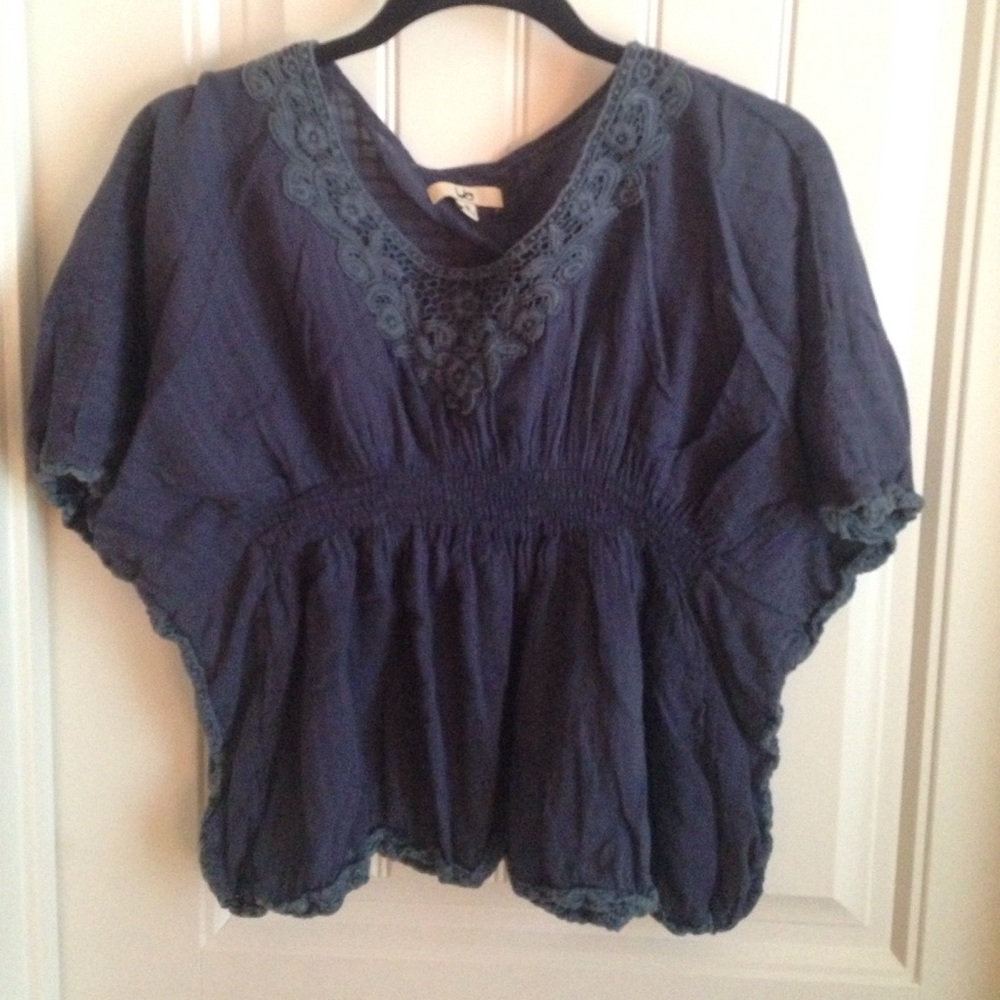 Cute dark blue top. Perfect for work!
