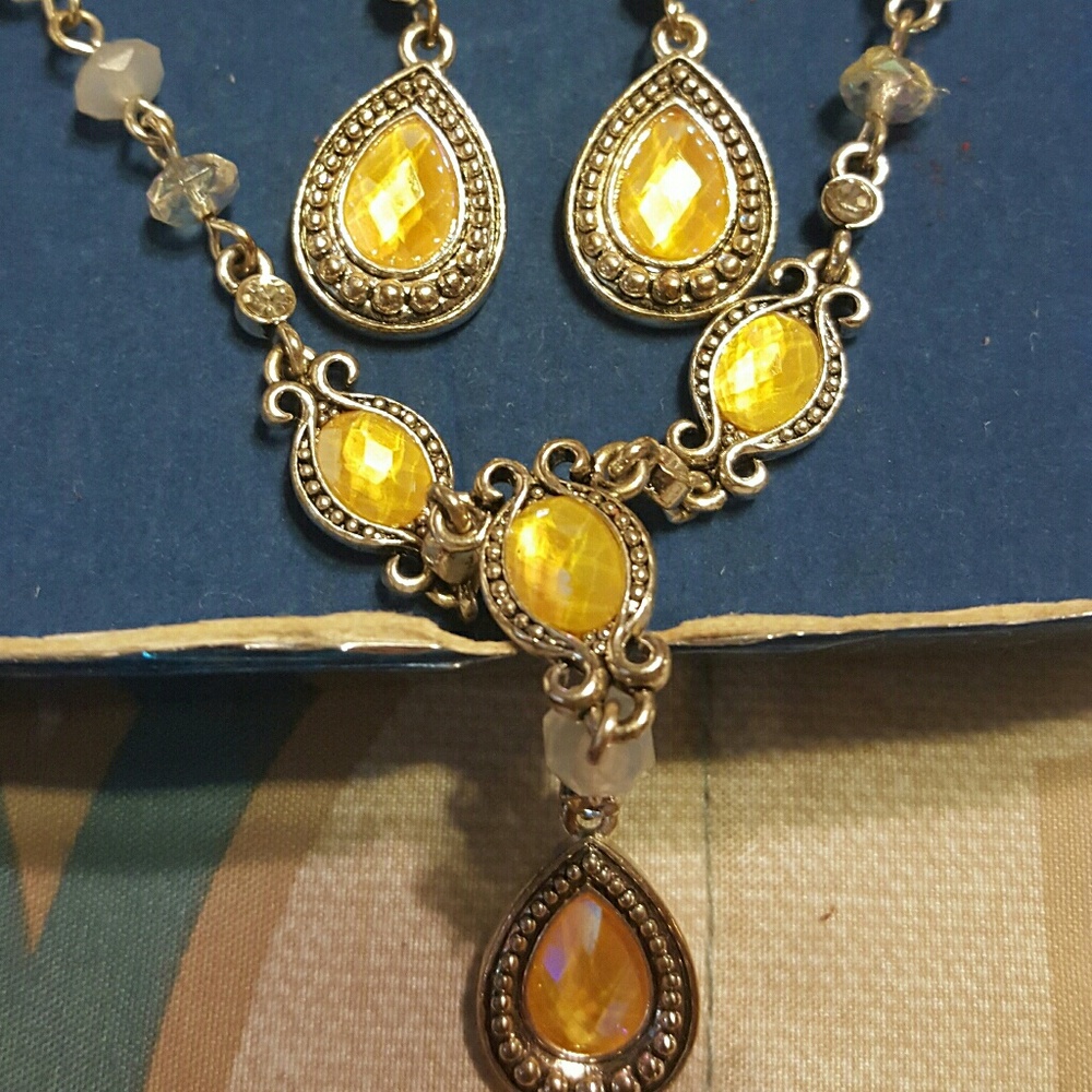 Vintage Pastel Necklace/Earrings Set