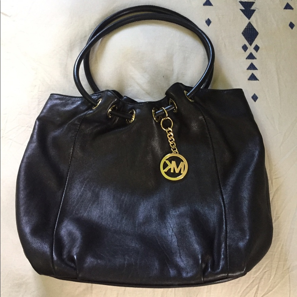 Michael Kors Black Ring Tote. - Picture 2 of 4