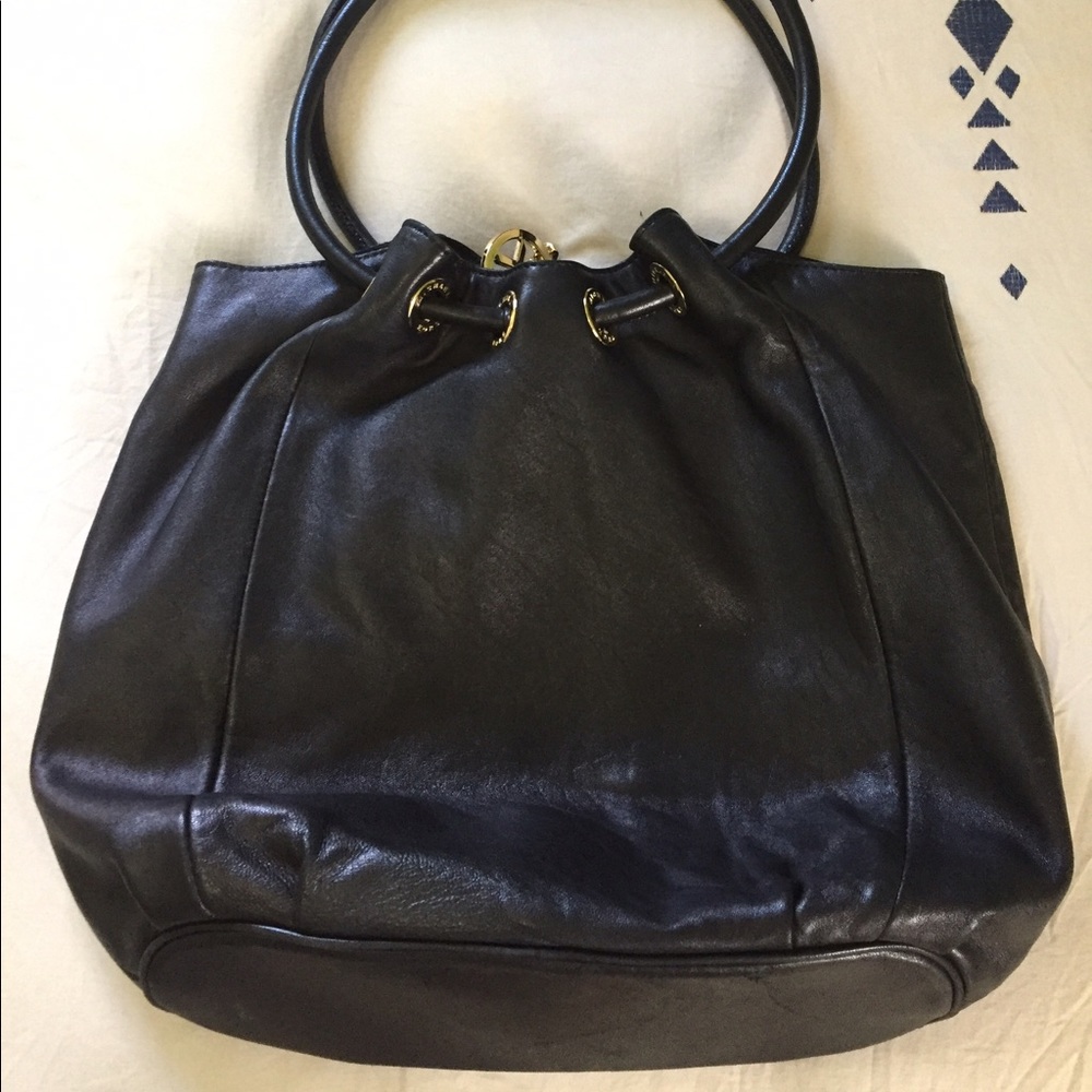 Michael Kors Black Ring Tote. - Picture 3 of 4