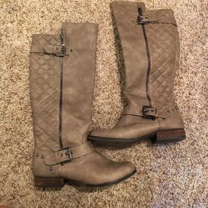 Cute boots grey. Size 7
