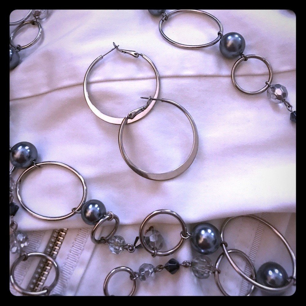 Lia Sophia 2 pc set : necklace & earrings