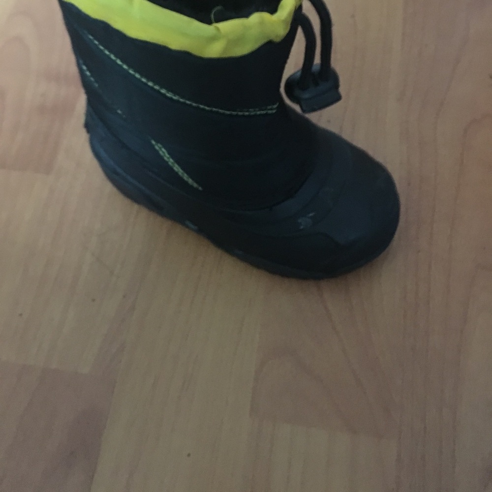 Snow boots