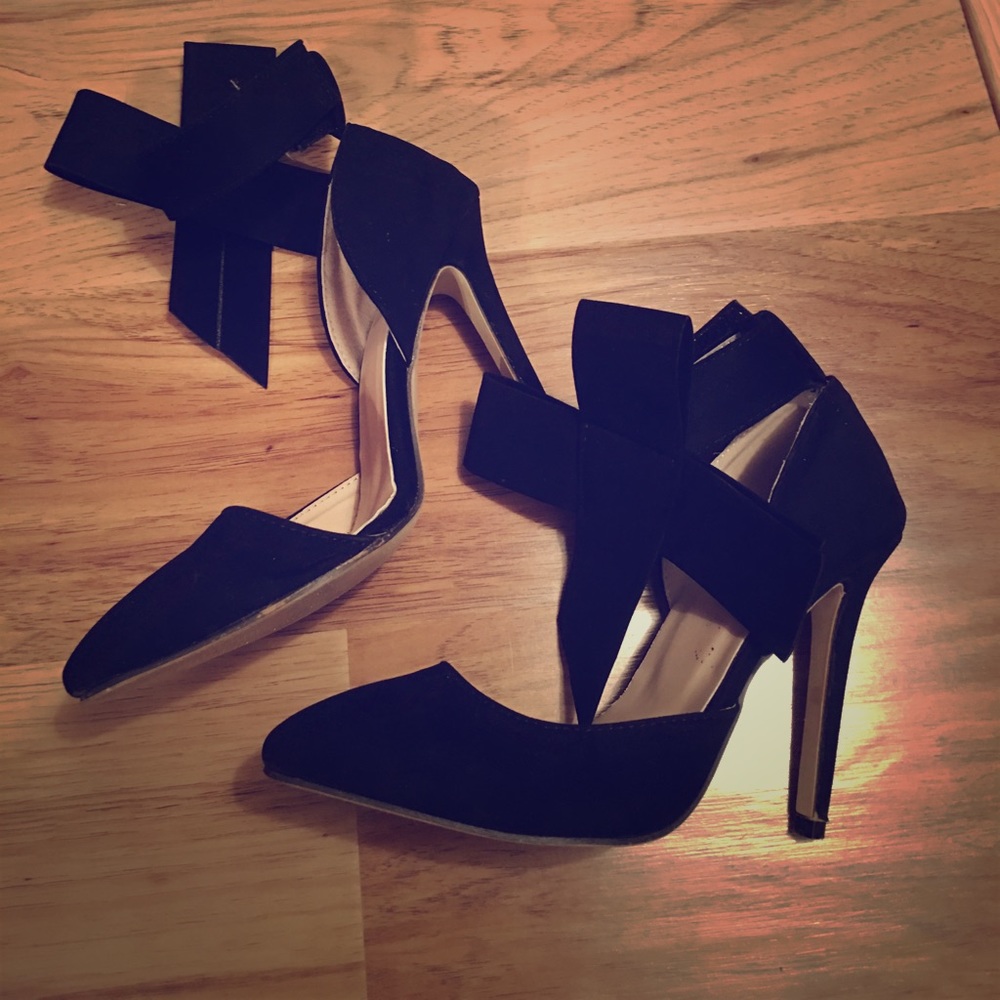 Bow heels 👠