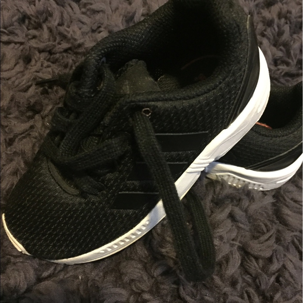 7c Black and white adidas