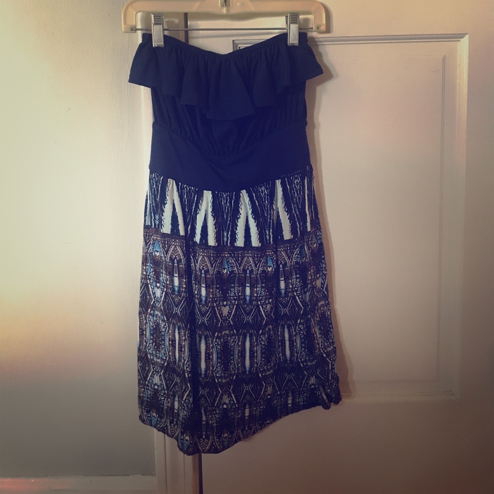 Patterned blue strapless sundress