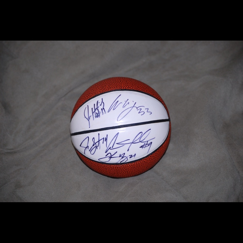 2007-2008 Philadelphia 76ers Autographed Mini Ball