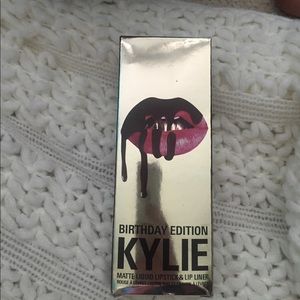 SOLD 🔴🔴🔴 Kylie Jenner Lip kit Birthday Edition