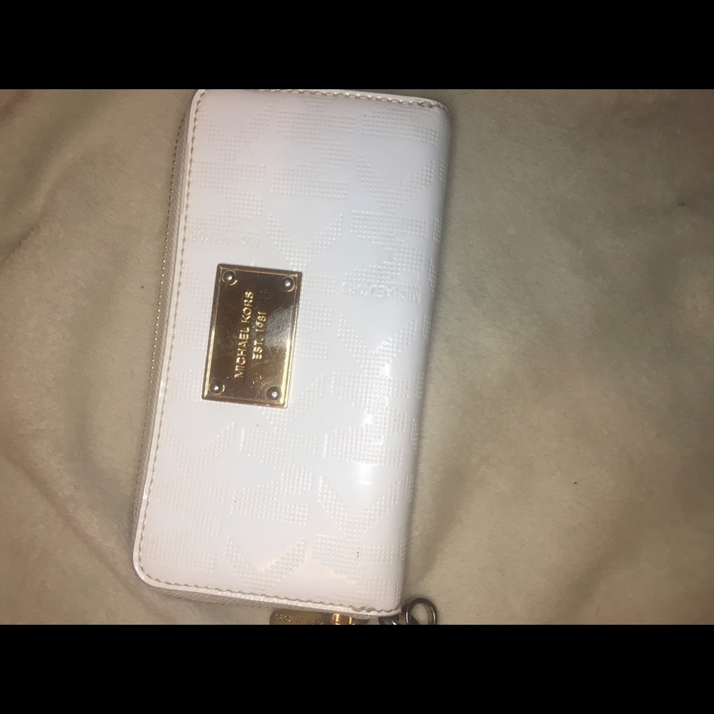 White Michael Kors wristlet!!!