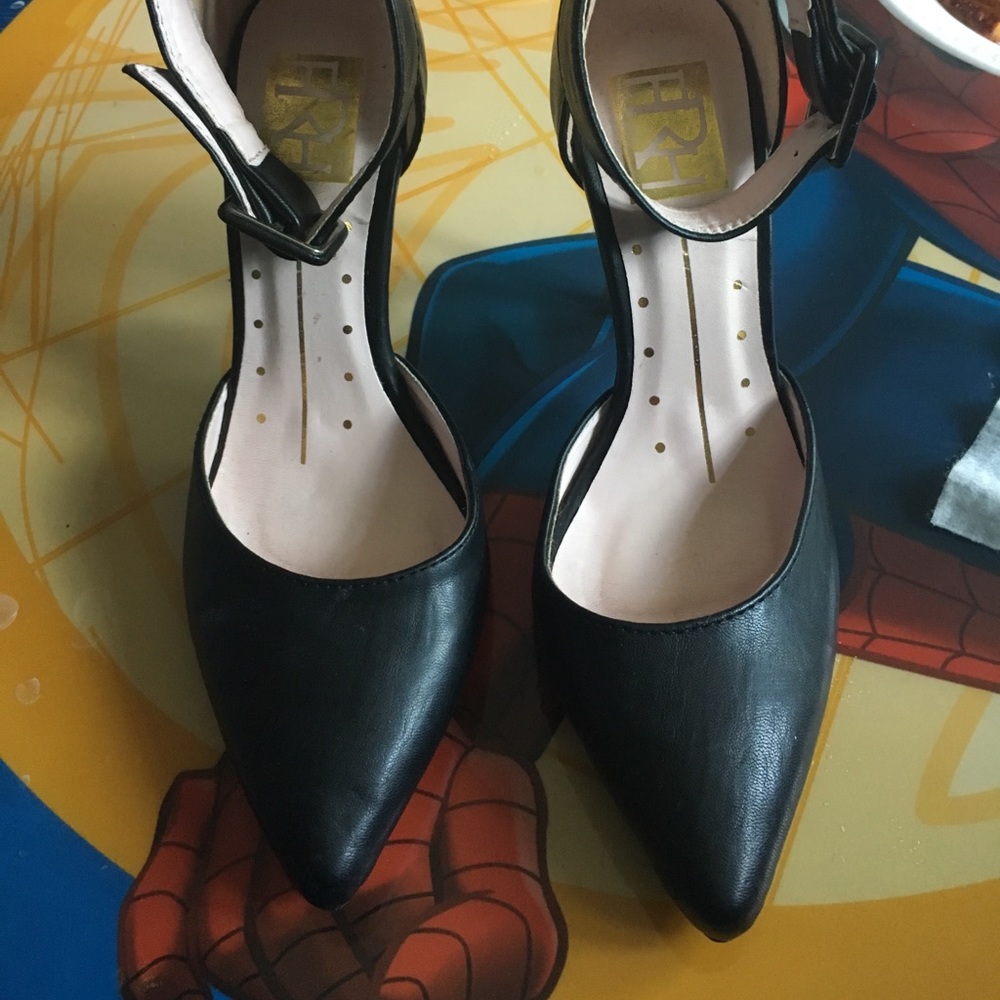 Heels - Picture 2 of 2