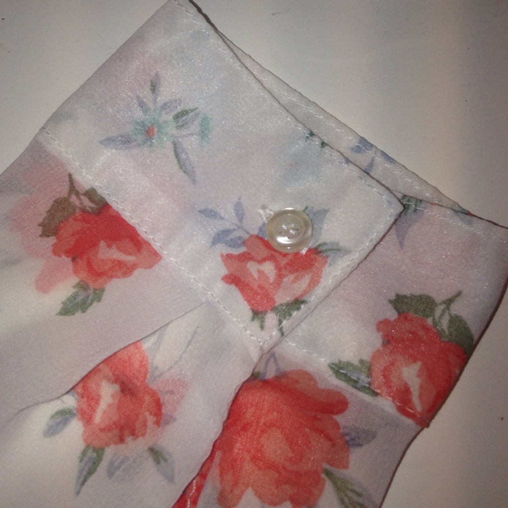 Rose designed button down - Picture 3 of 4