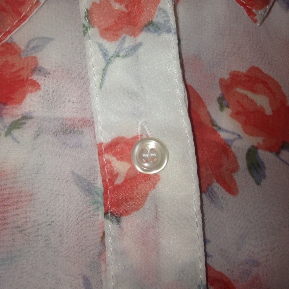 Rose designed button down - Picture 2 of 4