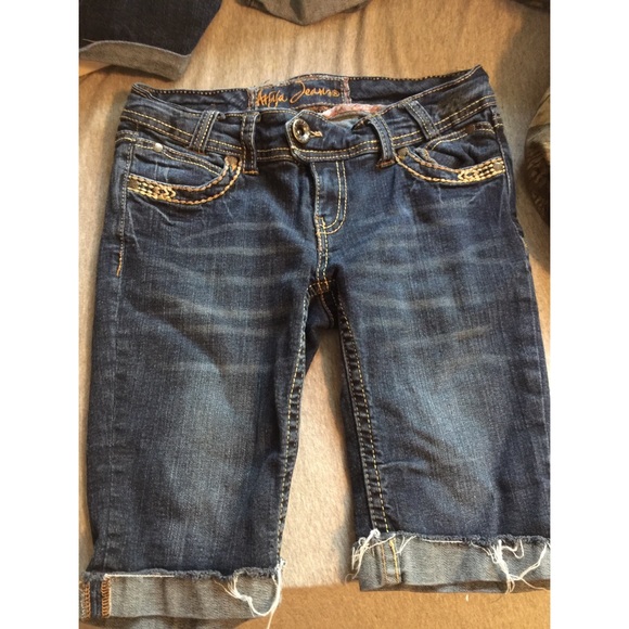 Capris - Picture 1 of 2