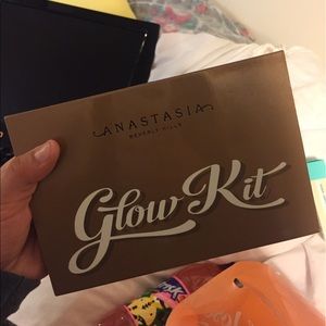 Anastasia glow kit