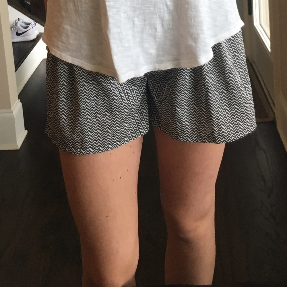 Chevron Black&White Flowy Shorts (SOLD)