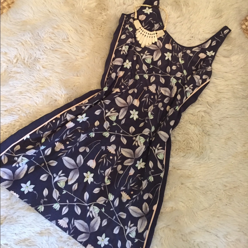 EUC Club Monaco Silk Shift dress