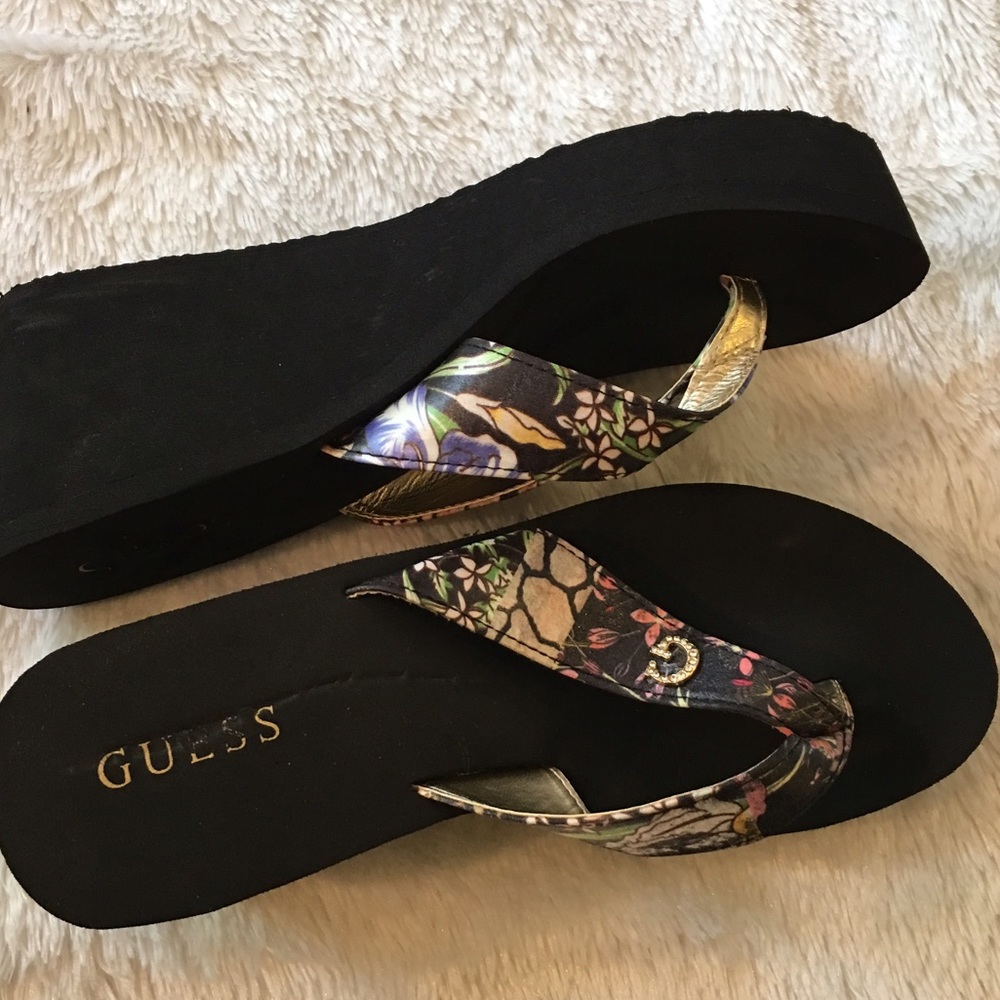 Guess 3" wedges satin floral strap sz 8