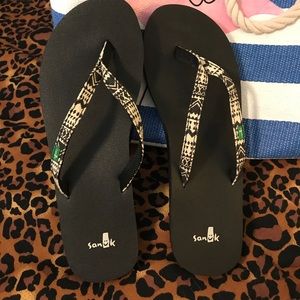 Brand new Sanuk yoga mat sandals