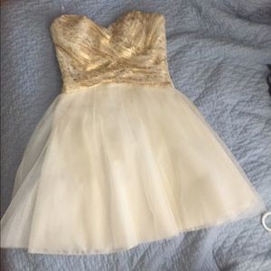 WHITE/GOLD WINDOR DRESS