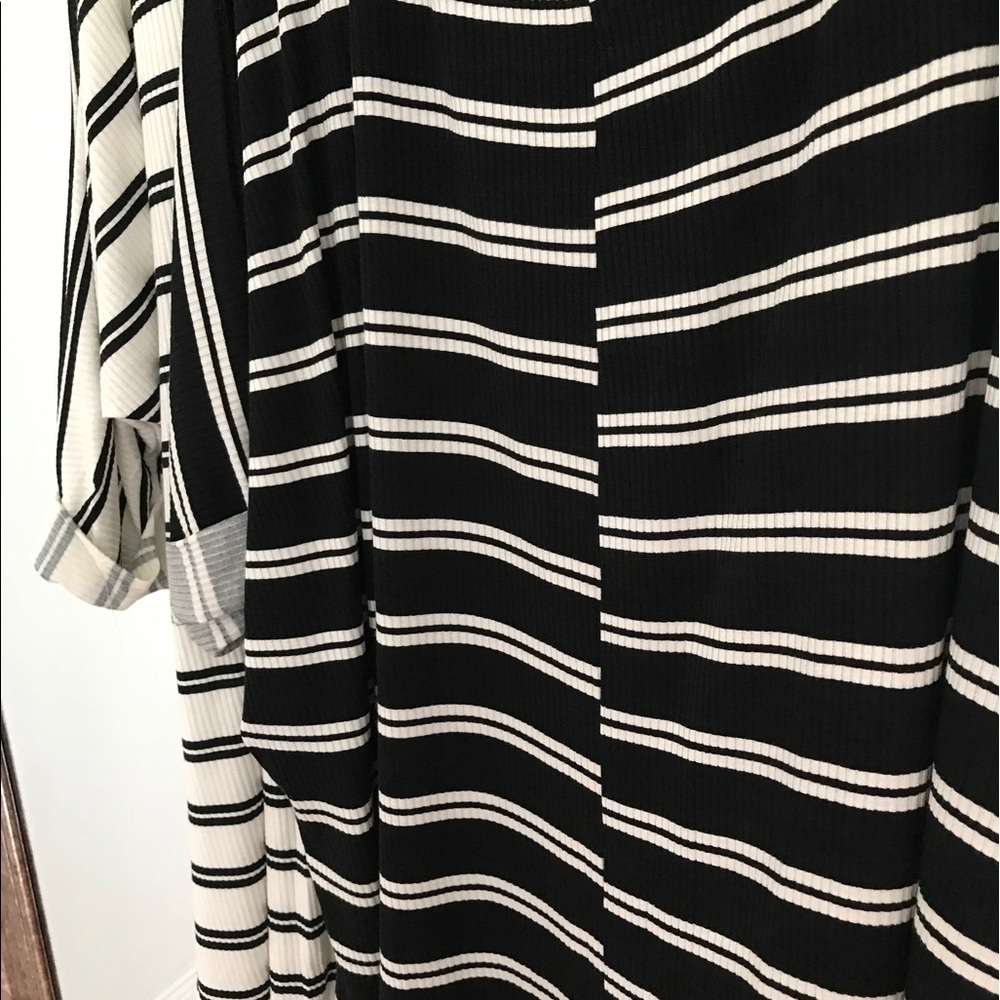 LAST 2 - Black oversized dolman top - Picture 4 of 4
