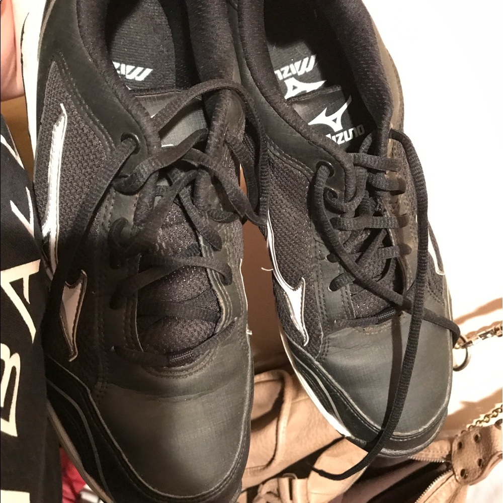Women's 9.5 Turf shoes