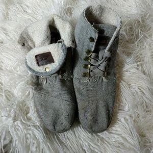 Well Loved Sherpa Toms size 8 Womens