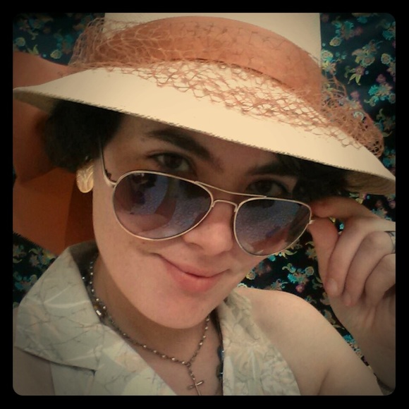 Meet Your Posher Odi'e - Picture 6 of 6