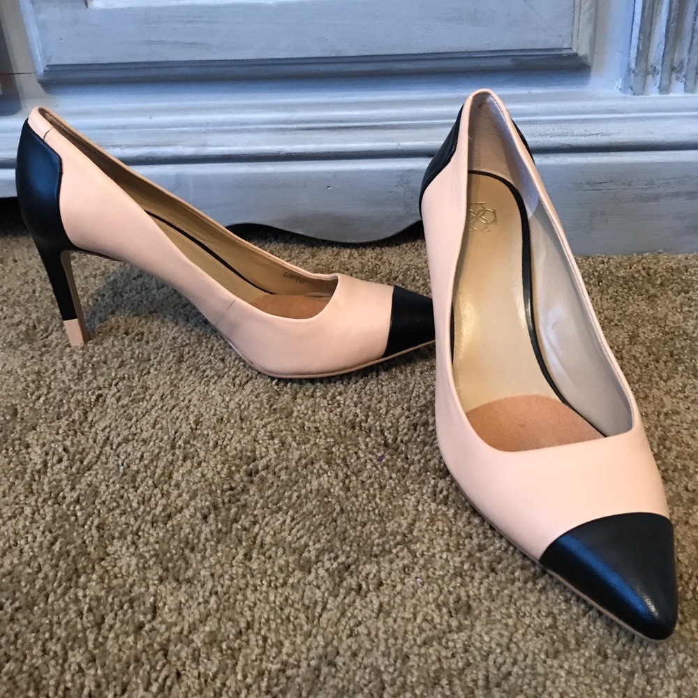 Ann Taylor back and tan pumps