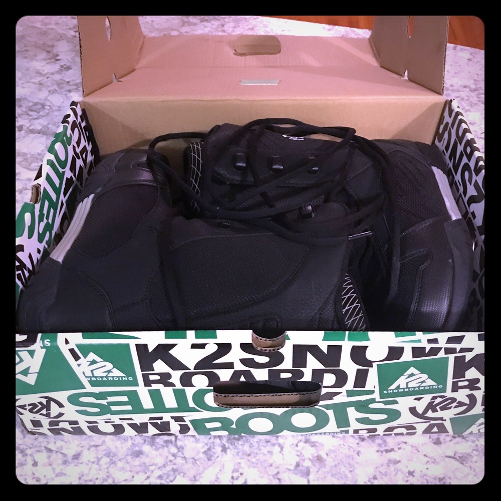 Snowboarding boots