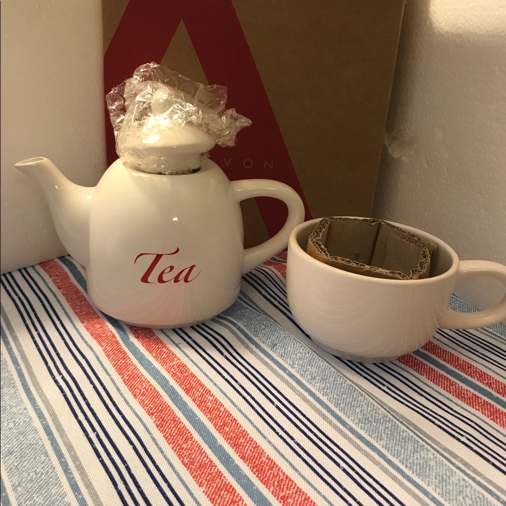 Tea pot and mug
