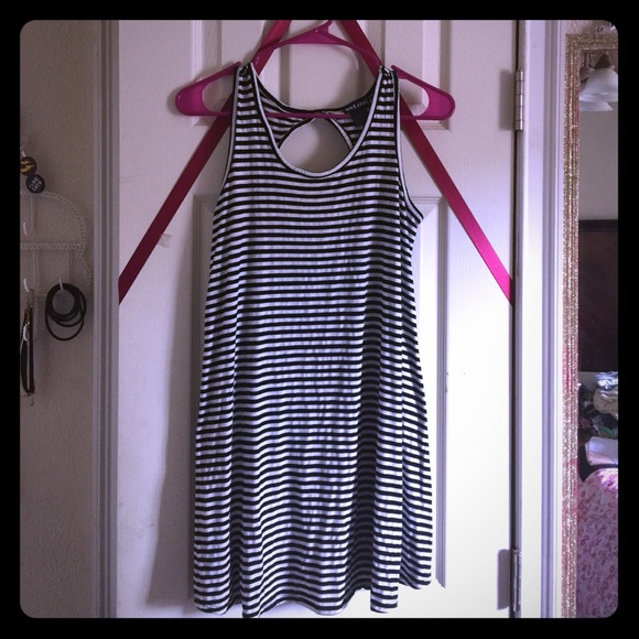 Wet Seal Loose fitting jersey dress - Picture 1 of 3