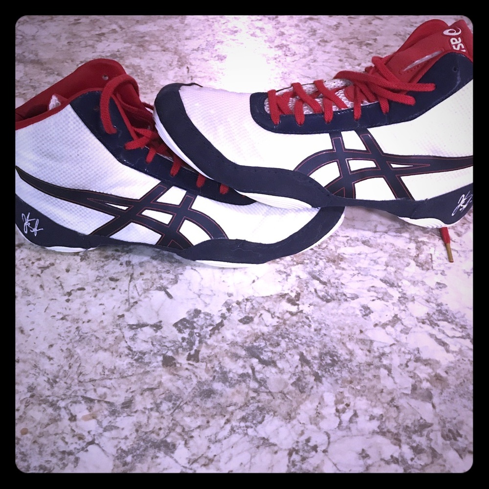 Wrestling shoes