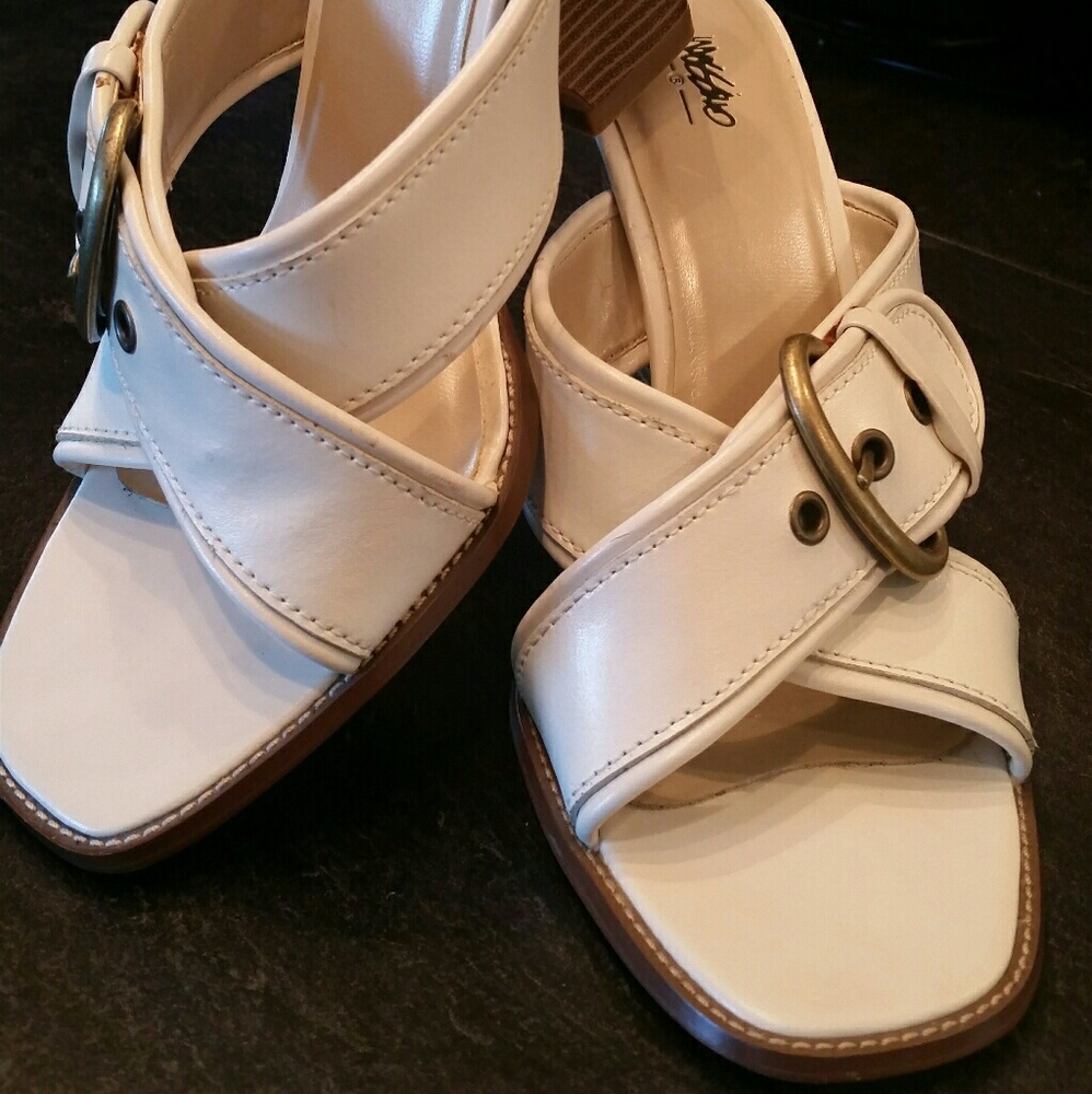Mossimo Ivory Cream Leather sandal criss cross