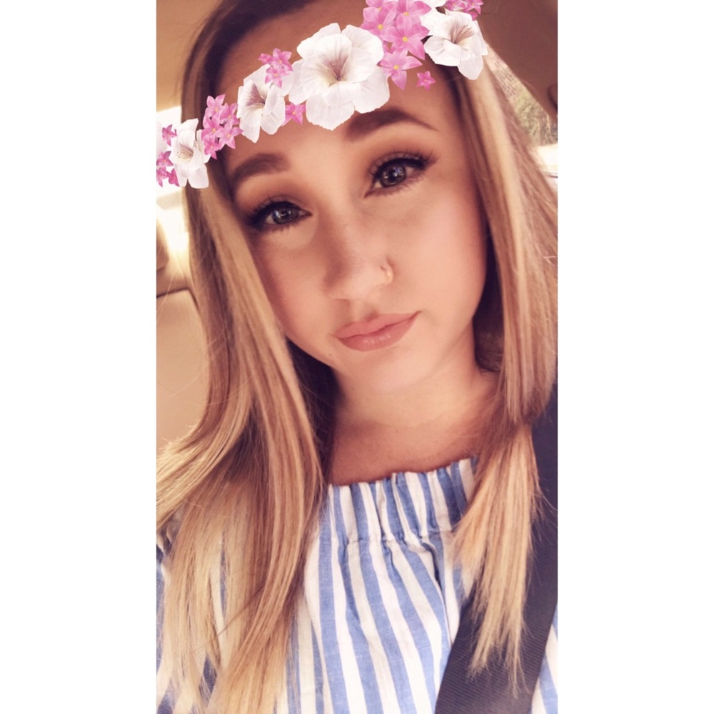 Meet your Posher, Alexis