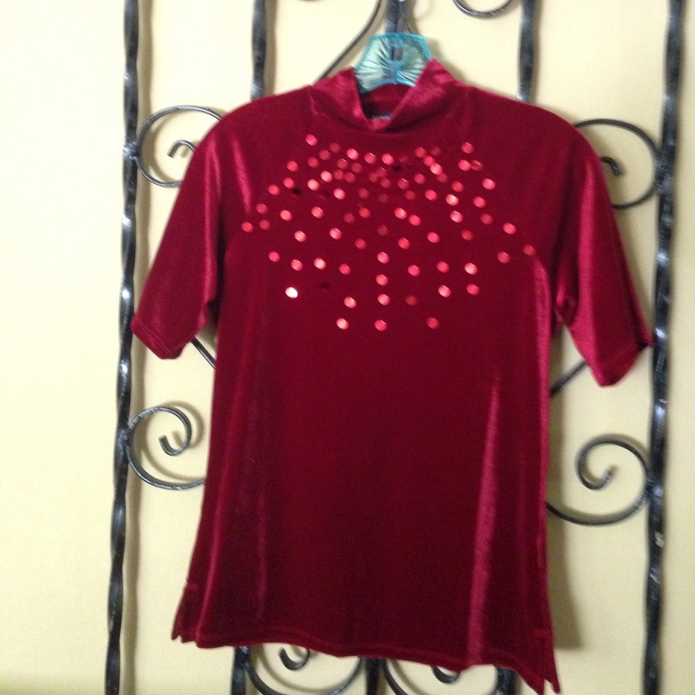 Red sequin velour short sleeve top mock turtle ! ❤️ sweet sparkle