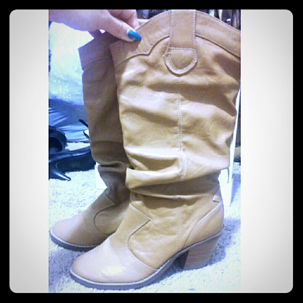 Tan cow boy boots